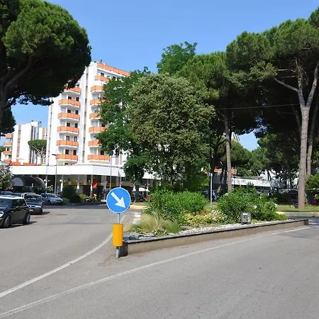 Beautiful In Lido Degli Estensi With Pool 아파트 *