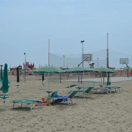 Beautiful In Lido Degli Estensi With Pool 아파트