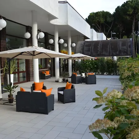 Beautiful In Lido Degli Estensi With Pool Lejlighed *